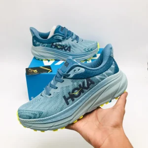 Hoka Challenger