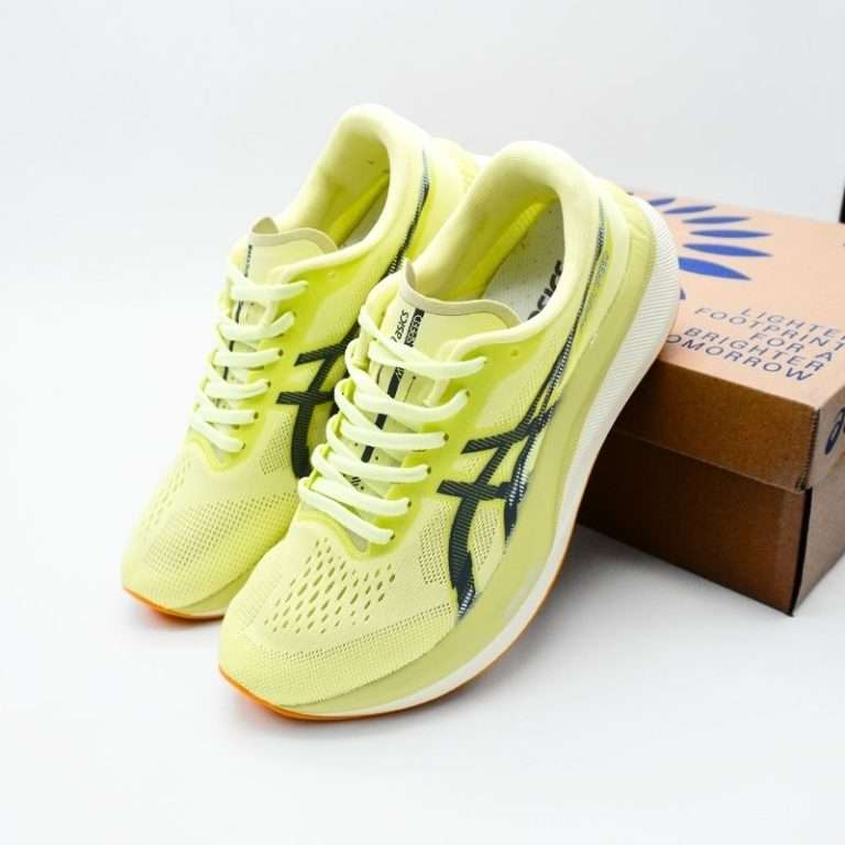 The Asics MAGIC SPEED 4 Running Shoes are engineered for runners who seek a perfect combination of speed, comfort, and durability. Designed with advanced running technology, these shoes cater to both competitive athletes and everyday runners, ensuring a smooth and efficient running experience. The upper is made from lightweight and breathable mesh, promoting optimal ventilation while securely holding the foot in place. This feature keeps the feet cool and dry, even during long-distance runs or intense training sessions.