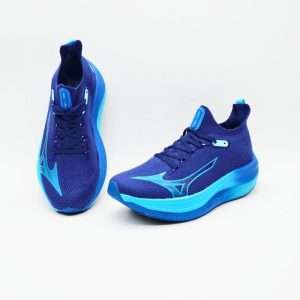 The Mizuno Neo Vista running shoes are designed to provide a seamless blend of performance, comfort, and style for runners of all levels. Engineered with precision, these shoes are ideal for both casual joggers and serious athletes seeking reliable footwear that supports endurance and speed. The upper is crafted from lightweight, breathable mesh material that ensures maximum airflow, keeping your feet cool and dry during long runs. The material adapts well to the foot’s natural movement, offering a snug yet flexible fit that reduces the risk of blisters or irritation.