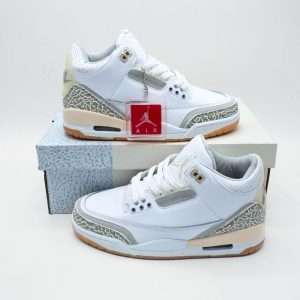The Air Jordan 3 Retro Craft 'Ivory' brings a fresh, sophisticated look to one of basketball’s most iconic silhouettes. Built with meticulous attention to detail, this version of the Air Jordan 3 blends classic elements with contemporary design cues, offering both style and comfort. The shoe’s upper is crafted from premium materials, featuring a clean ivory hue that gives it a versatile and elevated aesthetic. This neutral tone makes the shoes easy to pair with a wide range of outfits, whether for casual streetwear or more refined looks.