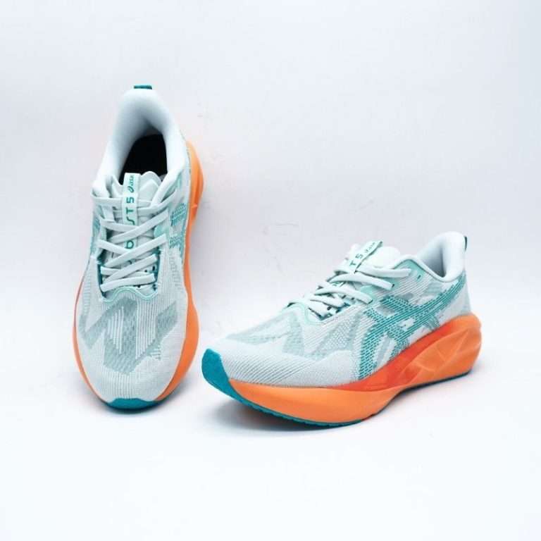 The Asics NovaBlast 5 is designed for runners who want the perfect balance of comfort, energy return, and everyday versatility. This model continues the successful NovaBlast legacy, but pushes performance further with a more refined midsole design and a smoother ride. The shoe’s standout feature is its FF BLAST+ ECO cushioning, which delivers a soft yet responsive experience underfoot. With every stride, runners feel a spring-like bounce that keeps the pace lively, whether jogging, daily training, or tackling longer miles. The midsole geometry has been updated for greater stability and enhances forward propulsion, helping conserve energy by optimizing movement efficiency.